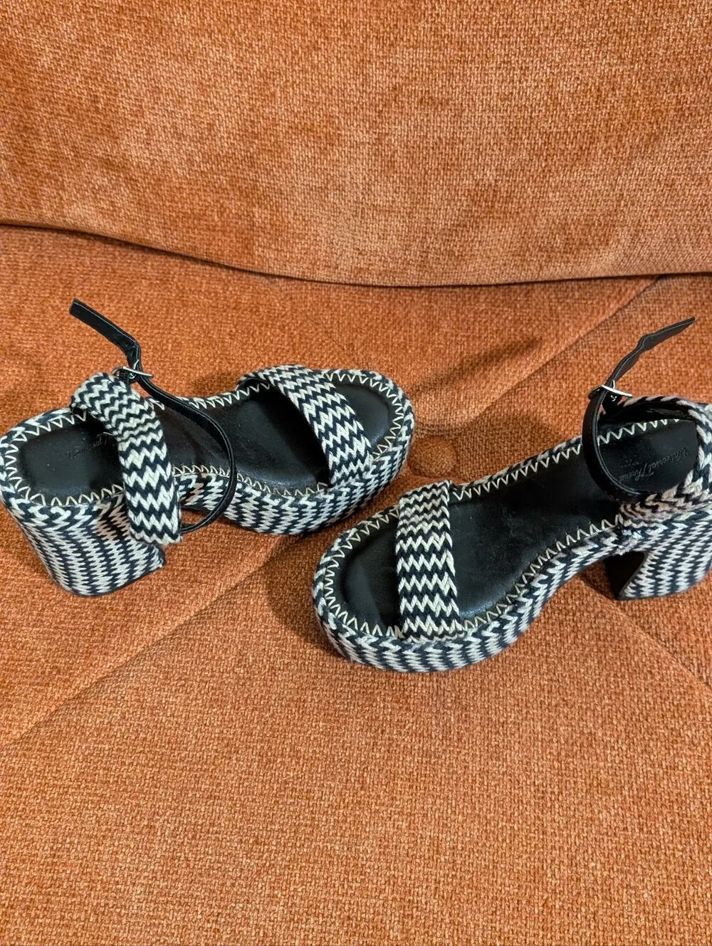 Universal Thread Woven Sandal Heel Black And White Size 6.5